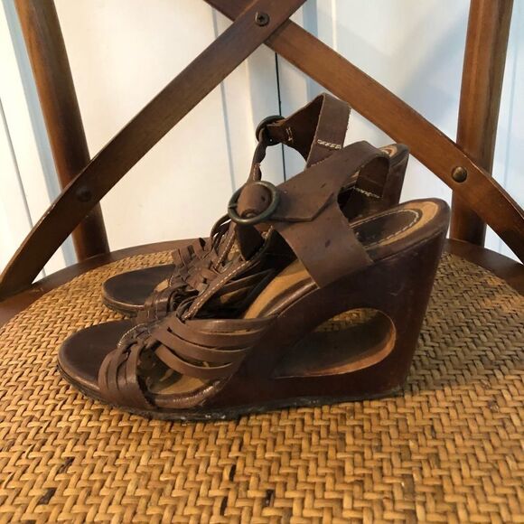 Frye leather cut out wedge heels size 6 - Picture 1 of 8
